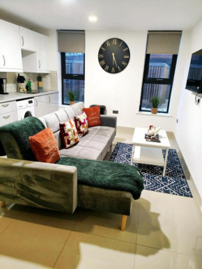 Luxurious 3 bed Ensuites & kitchenettes Nr LGI Hospital & Uni - Free 5G WIFI & Netflix Short Stays - Contractors Free Parking